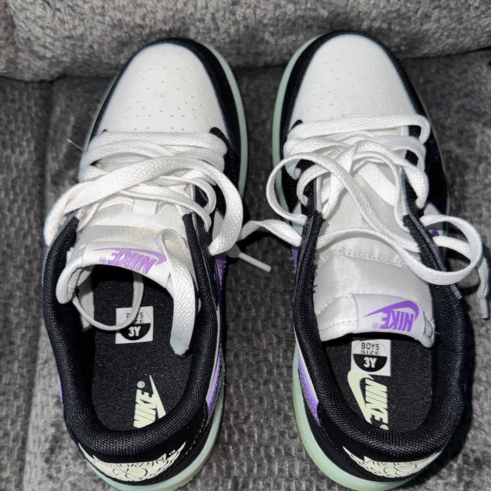 Nike Air Jordan Kids' White and Purple Sneakers. Glow in dark - Picture 2 of 5